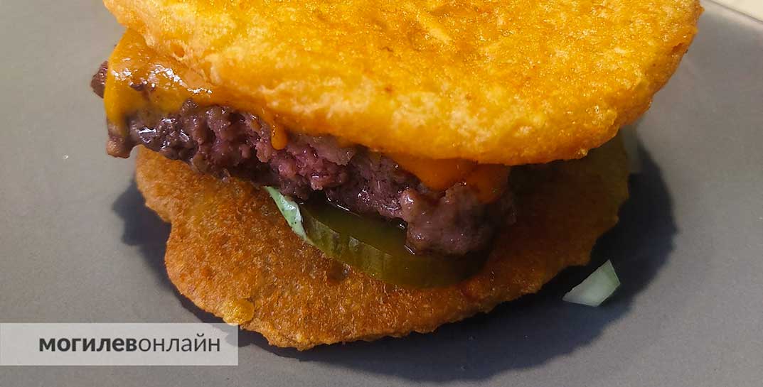 Дополнительный соус: как работник общепита в России плюнул в бургер клиента и почему он это сделал