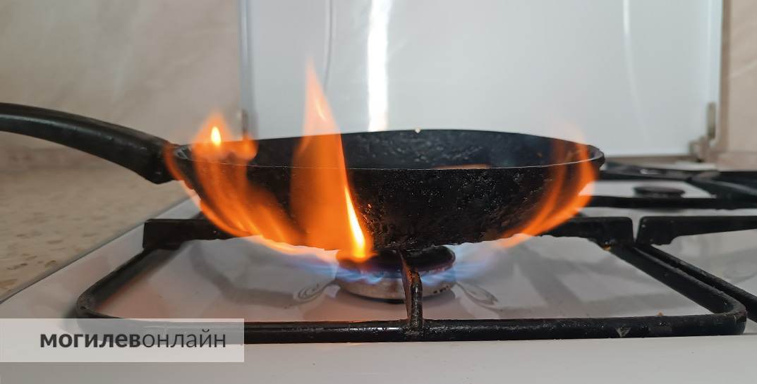 «Хотели пожарить хлеб на сковороде». В Горках от газовой плиты на школьнике загорелась майка