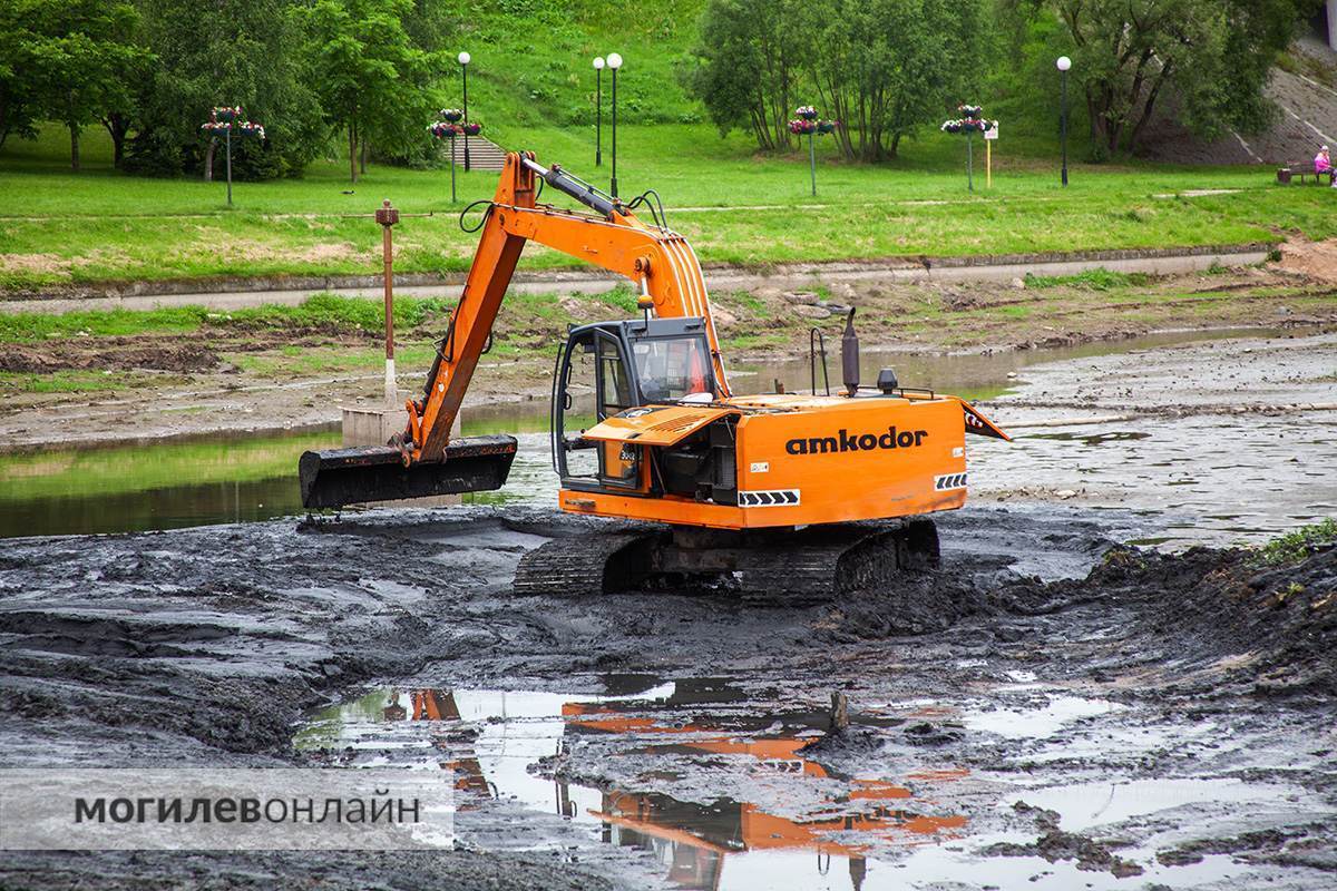 На Дубровенке ведется колоссальная работа — пока черновая. Показываем, что делают
