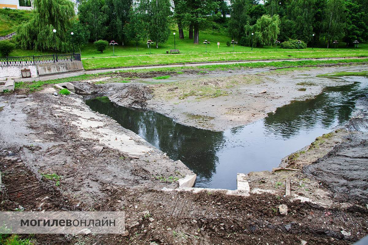 На Дубровенке ведется колоссальная работа — пока черновая. Показываем, что делают