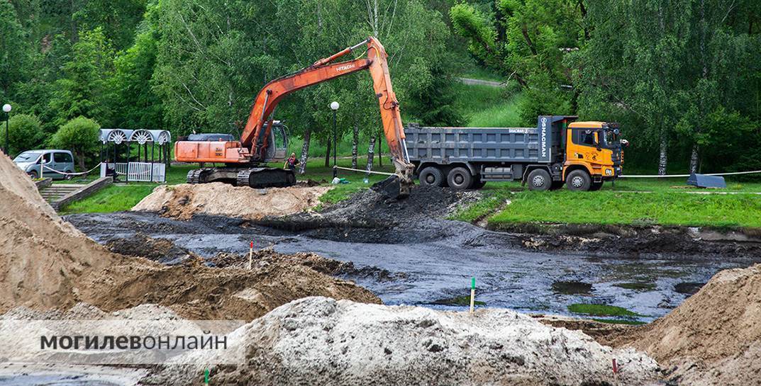На Дубровенке ведется колоссальная работа — пока черновая. Показываем, что делают