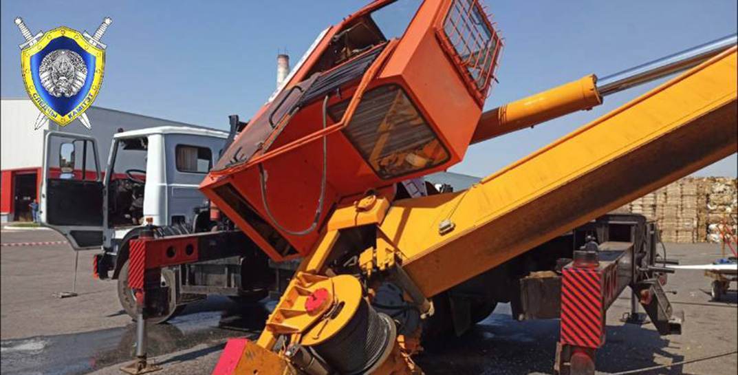 «Кабина оторвалась от рамы». В Шклове на бумажной фабрике погиб водитель автокрана