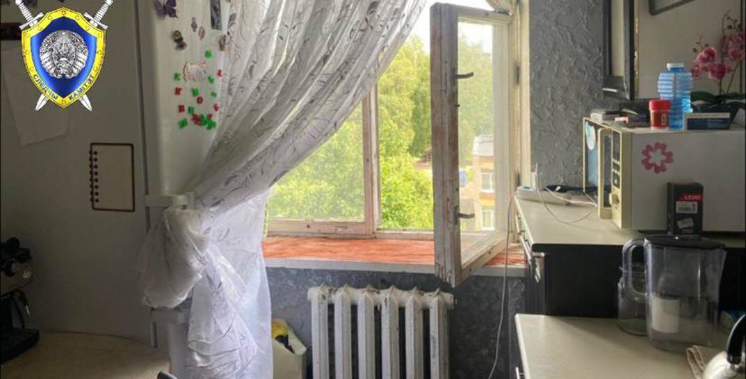 В Могилеве из окна пятого этажа выпал годовалый малыш