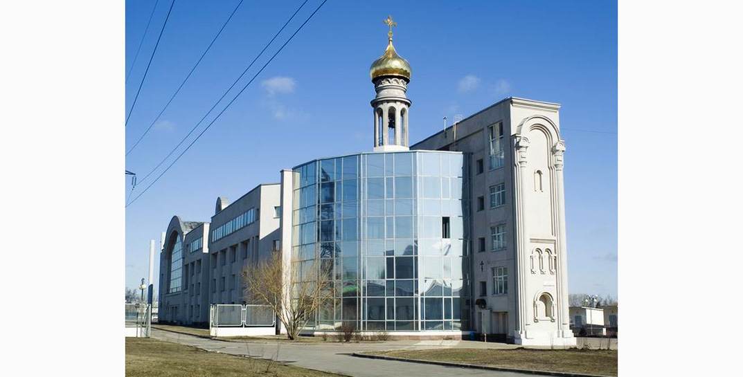 «Жми, беги, молись». В Минске продается спорткомплекс с… церковью
