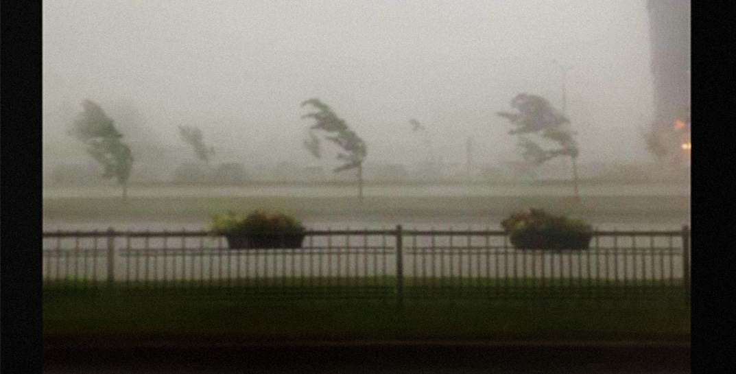 На Минск налетел мощный ливень с порывистым ветром