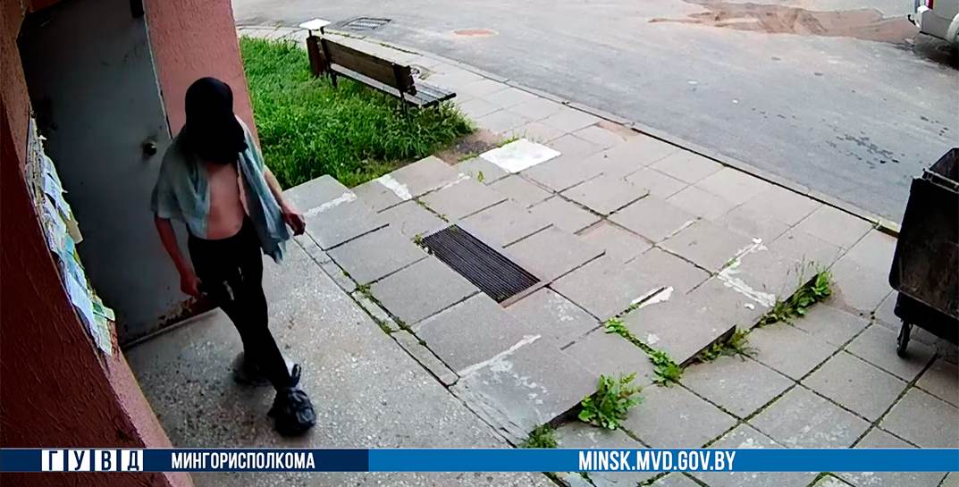 На днях минчанин вышел из квартиры в трусах на голове — вы удивитесь тому, зачем ему это понадобилось