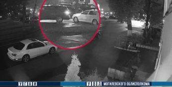 В Могилеве 18-летний водитель Chrysler столкнулся на стоянке с автомобилем и уехал с места ДТП — что было дальше?
