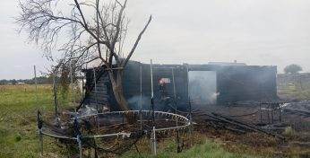В Бобруйском районе мужчина сжигал мусор на участке и случайно уничтожил огнем сарай