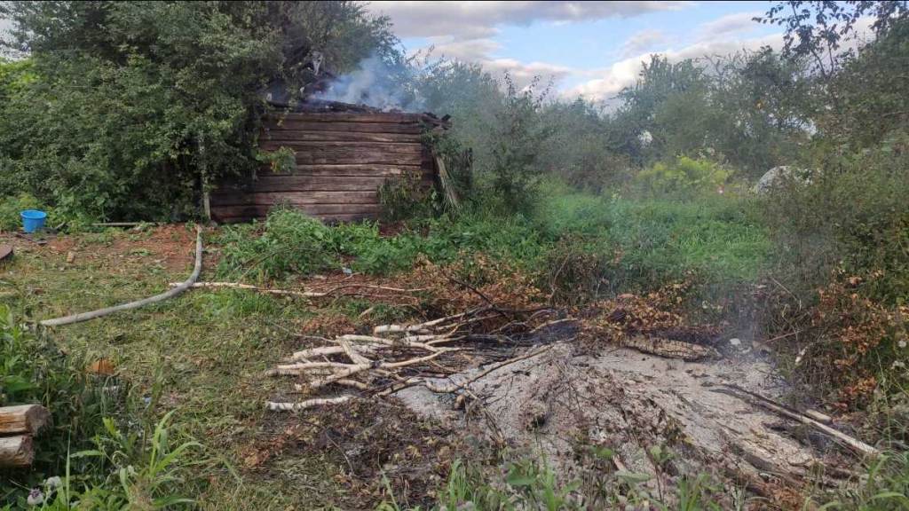В Могилевском районе вчера случилось два пожара — один из-за окурка, другой из-за невнимательности
