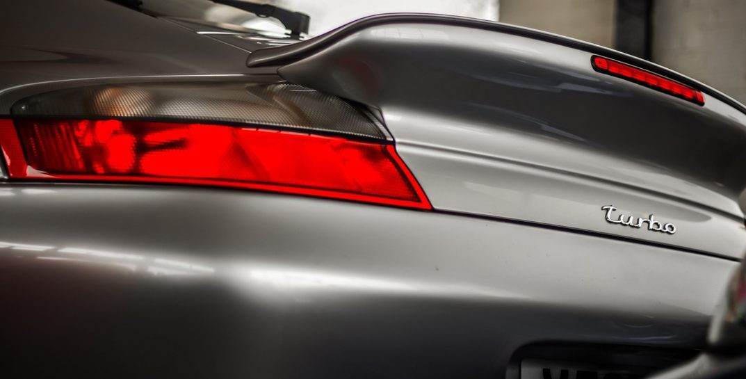 Белорусам-владельцам люксовых авто нужно оплатить налог в 10-кратном размере, напомнили в МНС