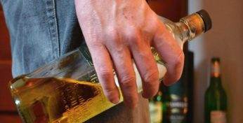 Бесплатный вискарь не удался: пьяный гомельчанин попался на краже в Горках