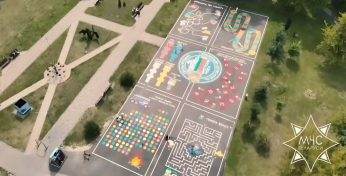 В Бресте МЧС создало огромную обучающую игру-площадку для детей