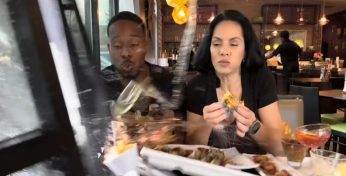 Американские фудблогеры случайно сняли видео, как в них во время обеда́ влетает автомобиль