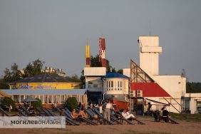 Могилевчанин показал в ТикТок, как выглядят мусорки на Святом озере в выходной день — мы попробовали разобраться, в чем дело
