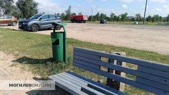 Могилевчанин показал в ТикТок, как выглядят мусорки на Святом озере в выходной день — мы попробовали разобраться, в чем дело
