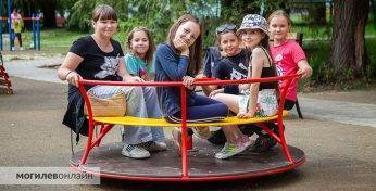 «Больше сотни детей каждый вечер»: вот несколько фото с нашумевшей детской площадки на Старой Казимировке