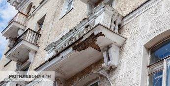 На Первомайской снова посыпались балконы старых зданий