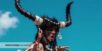 Наездницы в шикарных нарядах, захватывающие бои, кольчуги и мечи — где еще такое можно увидеть, как не на «Рыцарском фесте» в Мстиславле?