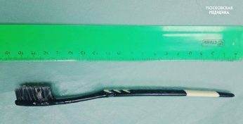 Москвичка так усердно чистила зубы, что проглотила 18-сантиметровую щетку