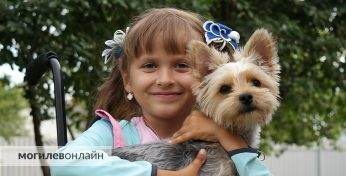 Еще 2 кг — и смертный приговор: посмотрите на девочку из Кобрина, которой срочно нужен спасительный укол — иначе она просто перестанет дышать