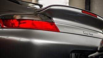 Белорусам-владельцам люксовых авто нужно оплатить налог в 10-кратном размере, напомнили в МНС