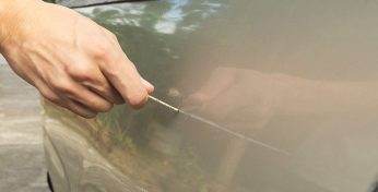 Могилевчанка хотела насолить бывшему супругу, испортив его автомобиль, но заработала уголовку