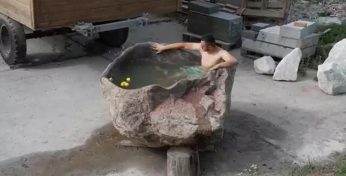 «Валун весил 7 тонн». Брестчанин сделал купель из цельного камня и попал в Книгу рекордов Беларуси