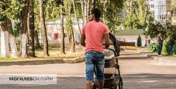 В Беларуси отпуск для отцов при рождении ребёнка могут сделать оплачиваемым