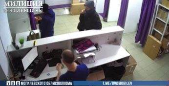 В Могилеве менеджер маркетплейса похищал товары через фиктивные возвраты