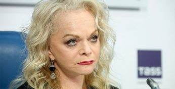 22-летняя казанка должна вернуть Ларисе Долиной 180 тысяч долларов за помощь мошенникам