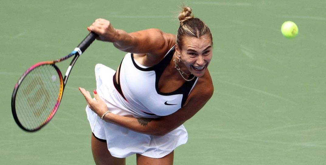 На аукционе с молотка ушли вещи Арины Соболенко. За сколько купили ракетку, мяч и кроссовки с автографом с US Open?