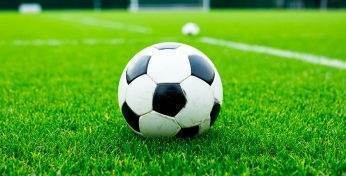 В Бобруйске 10-летний мальчик толкнул своего товарища во время игры в футбол — тот сломал ключицу. Что решил суд?