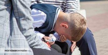 Первое сентября в объективе «МогилевОнлайн». Делимся фото искренних эмоций, которые запечатлели на улицах города