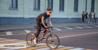 В Могилеве самокатчики и велосипедисты смогут пересекать «зебру», не спешиваясь, в четырех местах. Где установят новые знаки?