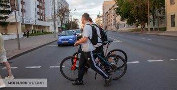 В МВД показали, какие знаки и светофоры разрешат велосипедистам и самокатчикам пересекать «зебру», не спешиваясь. Их пообещали установить в «неконфликтных» местах