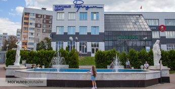 В микрорайоне «Соломинка» открылась новая зона отдыха с фонтаном — посмотрите, как ухоженно и цивильно это выглядит