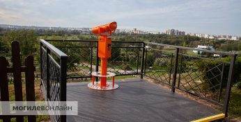 Идея для необычного экспириенса — в Подниколье установили стационарный бинокль. Правда, не бесплатно