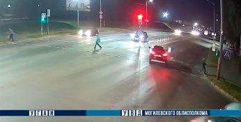 В Могилеве ребенок попал под колеса автомобиля на пешеходном переходе — благо, его жизни ничего не угрожает