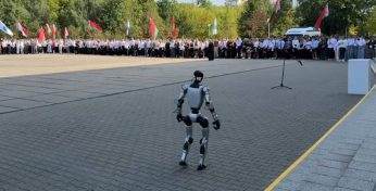 «А теперь сюрприз!» В Брестский университет «поступил» необычный первокурсник — робот