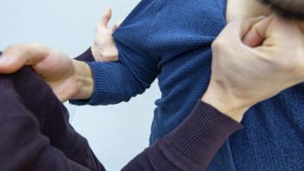 В Круглянском районе потасовка двух работников фермы закончилась для одного переломом ребер с пневмотораксом. Что решил суд?