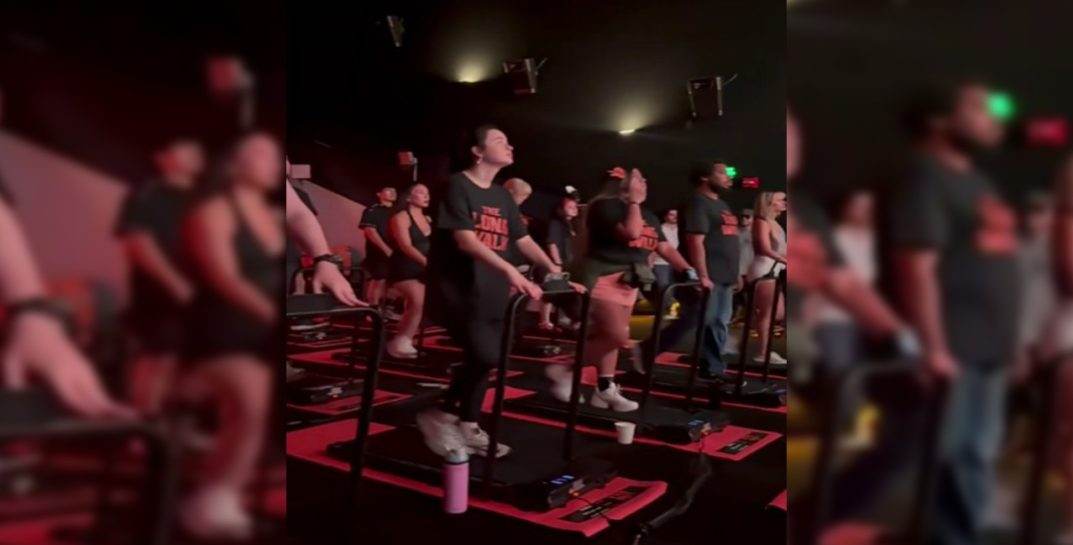 В США зрители смотрят новую экранизацию Стивена Кинга на беговых дорожках. Такой формат кинотеатры предложили для «эффекта погружения»