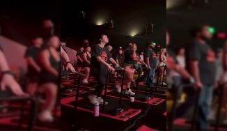 В США зрители смотрят новую экранизацию Стивена Кинга на беговых дорожках. Такой формат кинотеатры предложили для «эффекта погружения»