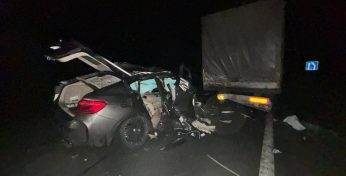 В Бобруйском районе легковушка столкнулась с грузовиком: один человек погиб, второй — в больнице