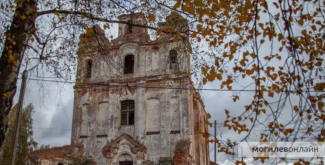 «Как выходные — здесь целое нашествие». Принял православие, устоял в войну и дважды стоял на пороге реставрации. Рассказываем, что сейчас происходит с уникальным костелом в Княжицах