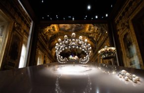 Сколько стоили похищенные из Лувра драгоценности? Французские эксперты оценили ущерб