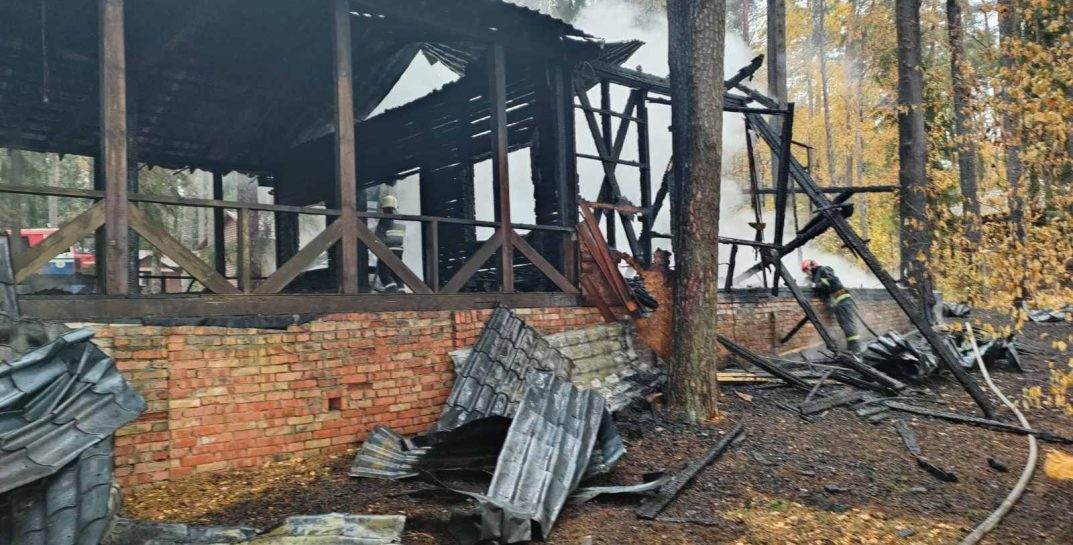 Под Кировском на базе отдыха дотла сгорела столовая