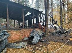 Под Кировском на базе отдыха дотла сгорела столовая