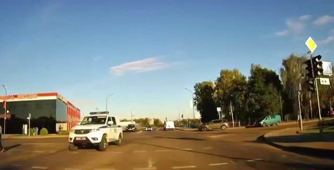 У Слоніме супрацоўнікі ДАІ дапамаглі аператыўна даставіць у бальніцу дзяўчынку з траўмай галавы