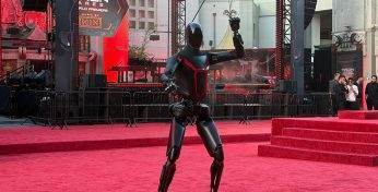 Робота компании Илона Маска обвинили в нападении на человека