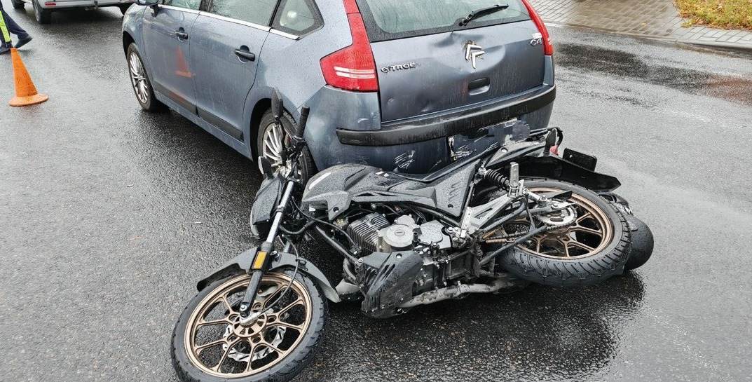 В Могилеве подросток на мотоцикле столкнулся с легковушкой — пострадал сам мотоциклист и его 15-летняя пассажирка
